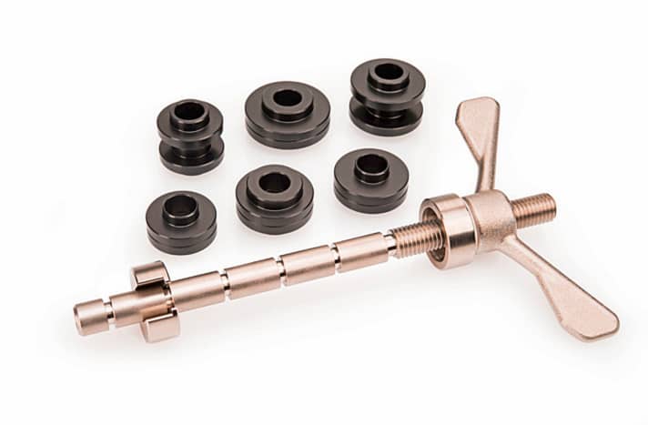 Park Tool BBP-1: Park Tool offers a precision tool for all common bearing shells for excessive screwdrivers. The tool has a quick-release fastener and is therefore very convenient to use. Shortcoming: the price of 329 euros >> <a href="https://tnkdbf.tradeinn.com/ts/i5534689/tsc?typ=r&amc=con.blbn.497955.507800.14119779&smc=BIKE&rmd=3&trg=https%3A%2F%2Fwww.tradeinn.com%2Fbikeinn%2Fde%2Fpark-tool-bbp-1.2-bottom-bracket-bearing-press-set-werkzeug%2F137772345%2Fp%3F" target="_blank" rel="noopener noreferrer nofollow">available here</a>*.