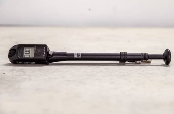 Want to know exactly: The digital shock pump from Rockshox.