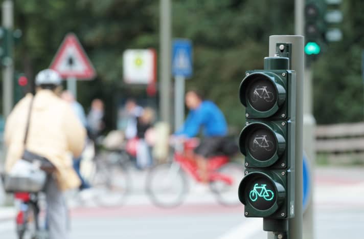 Ce qui est décisif pour vous, c'est le pictogramme du vélo - ici sur un feu de signalisation propre au vélo.