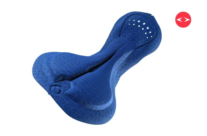 ... und hier ein schmales und hochgeschäumtes Standard-Kissen von Elastic Interface. Auf dem Flachpolster werden sich Vielfahrer auf Dauer wohler fühlen, während die rechte Variante eher für leichte Piloten mit schmalem Becken eine Option darstellt.