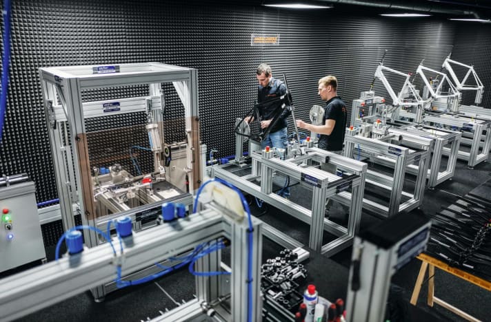 Last year, Zedler's testing machines improved the quality of bicycle parts with 1500 product tests.