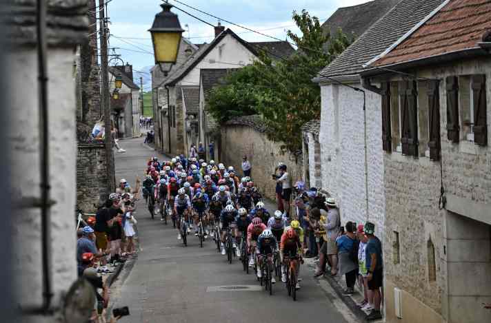 Visma | Lease a Bike managed to isolate Tadej Pogacar in the meantime