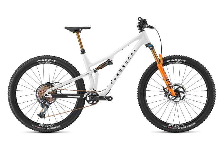The smallest fully in the Commencal range: the Tempo has 125 millimetres of travel at the rear and 140 at the front.
