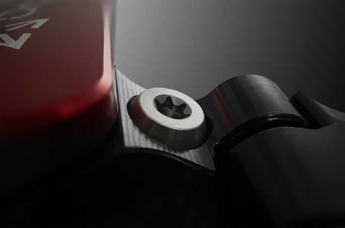 A new bleed screw allows the bleeding process to be carried out without removing the expansion tank cap.