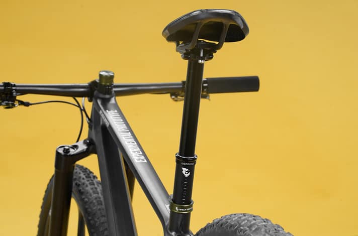 The dropper post of the 32-inch prototype mountain bike also comes from Wolf Tooth.