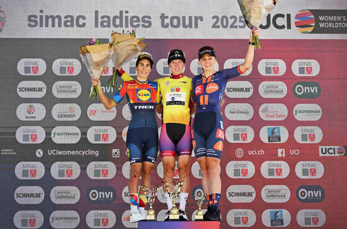 The podium at the Simac Ladies Tour 2025 with winner Lorena Wiebes (centre), runner-up Elisa Balsamo (left) and third-placed Megan Jastrap (right)