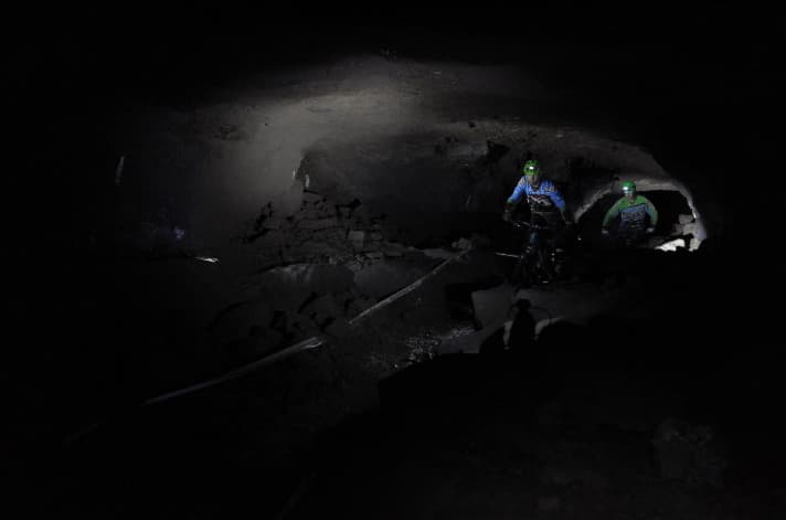   Aufregende, verwinkelte Trails in bizzarem Ambiente: Die Tour unter Tage ist echtes Biken – nur ohne die Gefahr eines Sonnenbrands. 
