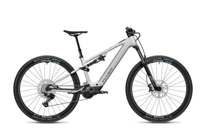 The entry-level model Flyer Uproc SL:X 4.10 costs 5799 euros and already has the same full carbon frame as the top models.