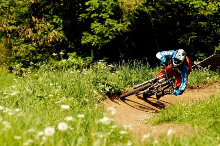     There is also a so-called downhill trail in Osternohe. However, it is more of a fast freeride track that you can enjoy even with limited suspension travel. In contrast to Todtnau or Bischofsmais, downhill purists won't get their money's worth here.