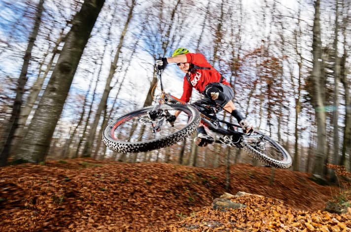  Scott Genius LT 700 Tuned: Home trails - small jumps on the Ammersee and touring cranks with few metres in altitude. The versatility of the 170-millimetre bike was fully convincing.