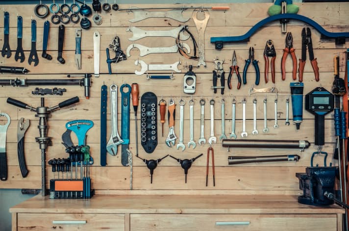 Eine perfekt ausgestattete Werkstatt gehört ebenso zum Dreambuild-Konzept, wie edle Bike-Parts.