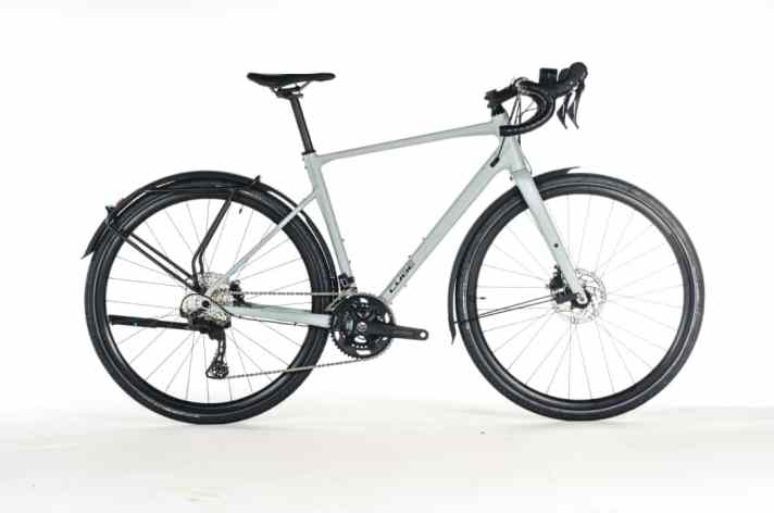 Everything you need for 1600 euros: Cubes Nuroad appeals to sporty everyday cyclists. A gravel bike with mudguards ex works, so to speak.