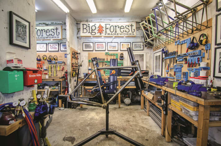 Arbeitsplatz: In der Werkstatt von Robert Piontek will Michal Maske sein Gravelbike bauen | n