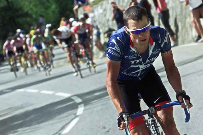 Lance Armstrong nach “The Look” 2001 auf dem Weg nach Alpe d’Huez