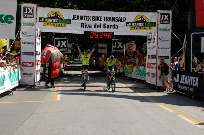   Karl Platt and Stefan Sahm crossing the finish line in Riva. Platt took his fifth overall victory in 2007.