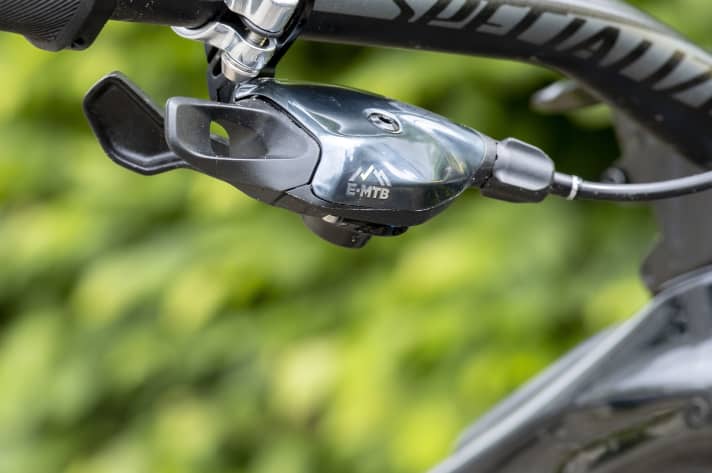   Mit dem speziellen E-MTB-Schalthebel ist die gesamte neue Eagle-Range auch für E-Mountainbikes freigegeben.