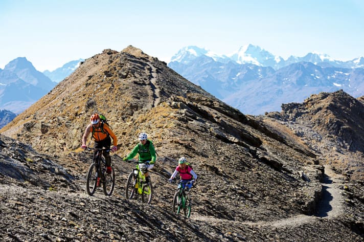 Siegi Weisenhorn in his element: tours that climb above the 3000 metre altitude mark start in the Upper Venosta Valley. The rewards are Kaiserjäger trails and magnificent views of King Ortler.