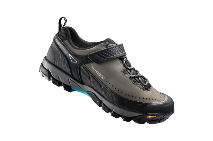   Klassicher Halbschuh mit Vibram-Sohle und Gore-Tex Membran.