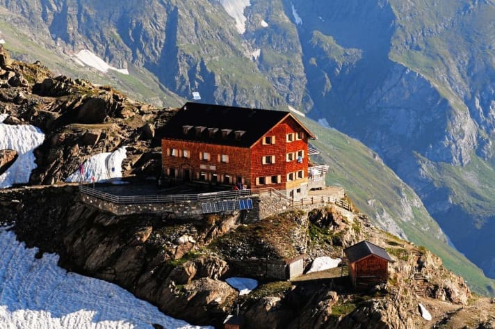   A welcome rest stop on the MTB tour to the Eisjöchl: the Stettiner Hütte.