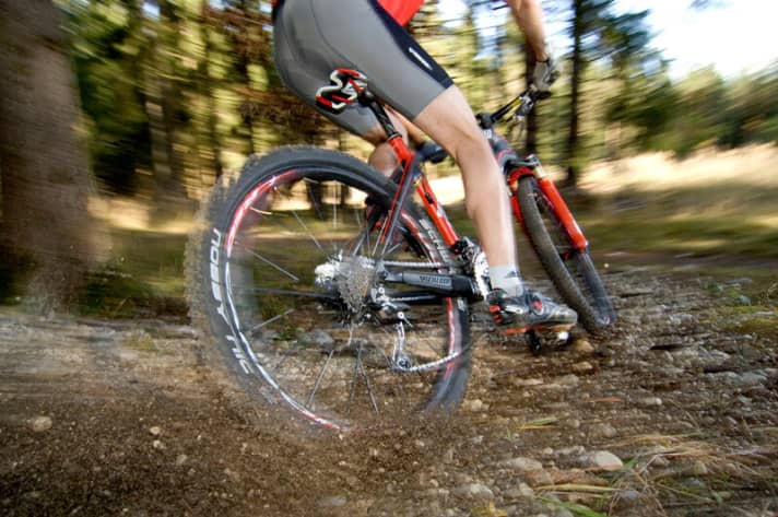   Nur 20 Speichen pro Rad: trotzdem ist das Fulcrum „Red Carbon“ ordentlich steif.