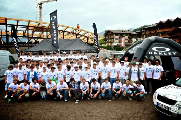   Grin please! The participants at the final photo!