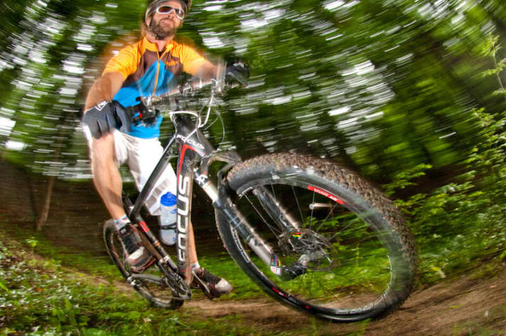   To explore the limits of the tyre test, the testers also ride flat pedals on cross-country hardtails.