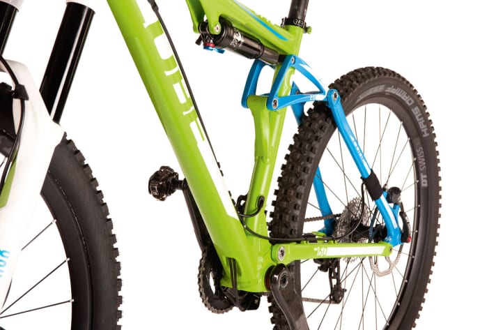   The aluminium frame is solid (e.g. see bottom bracket area), very stiff, but also heavy.