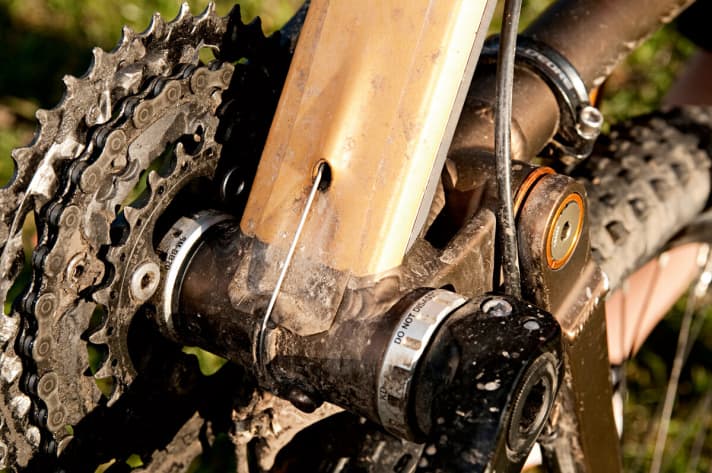   Kleine Ursache, große Wirkung: Nachdem wochenlang Schaltprobleme nervten, stellte sich heraus, dass dem Innenlager ein Distanzring fehlte.