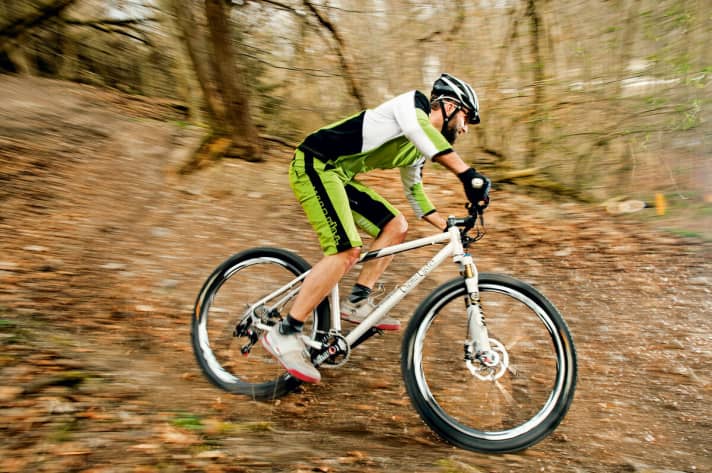   BIKE editor Stefan Frey testing the Crema Cycles Loam 2014