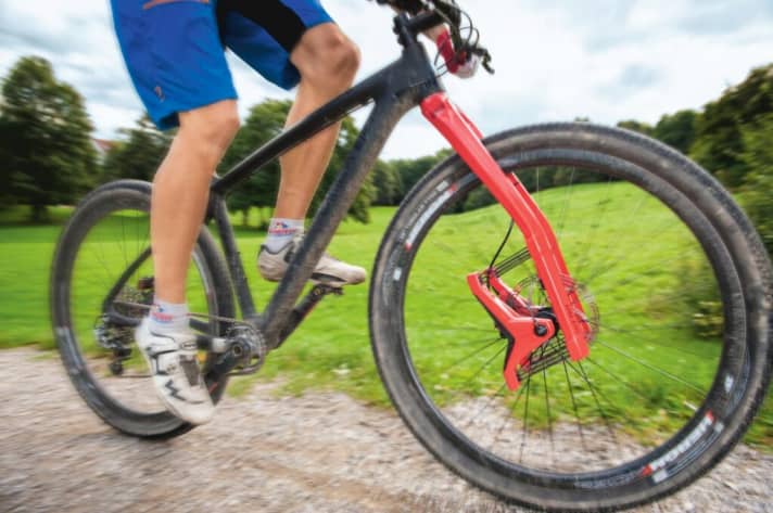   On surfaces where normal suspension forks respond too sluggishly, the Lauf TR29 impresses with its enormous sensitivity.