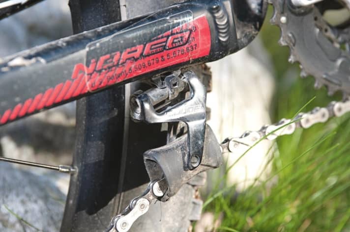  Sinnvolles Accessoire, gerade beim Dreifach-Antrieb: die serienmäßige Kettenführung.