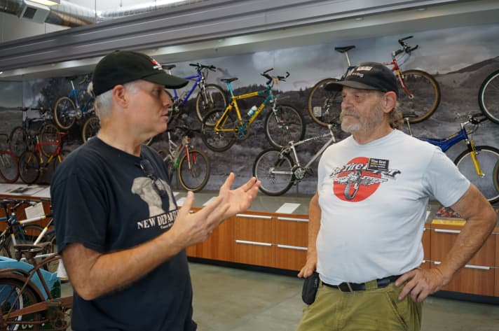 Die Pioniere Joe Breeze und Charlie Kelly, Erfinder des Rpack-Downhill-Rennens, sind fast täglich selbst im Museum und führen gerne durch die Sammlung.