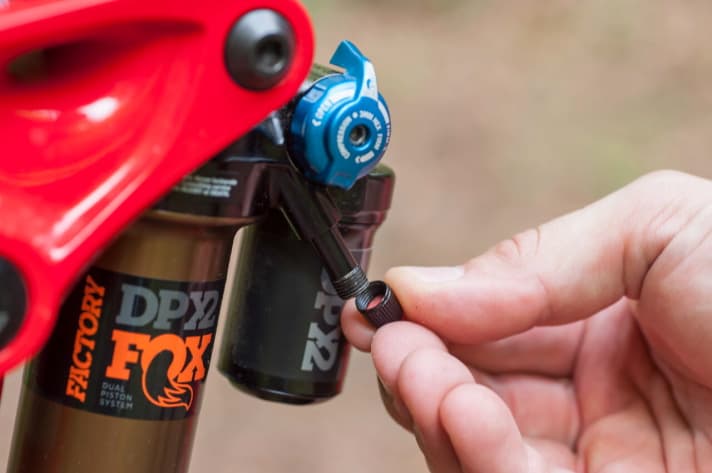   Eine Luftdrucktabelle zum Abstimmen sucht man am Fox DPX2 vergeblich. Detaillierte Anleitungen fürs Set-Up gibt's aber auf der deutschen Fox-Website.