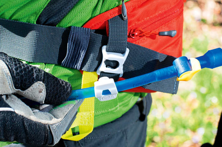 Camelbak Palos 4 LR: Magnetic clip for the drinking tube