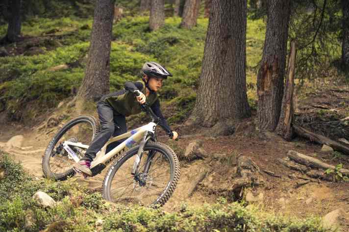 Fokus voll auf Trail: Beim Blick auf die Angebote des Trailbike-Marktes gehen Kindern und Eltern die Augen über.