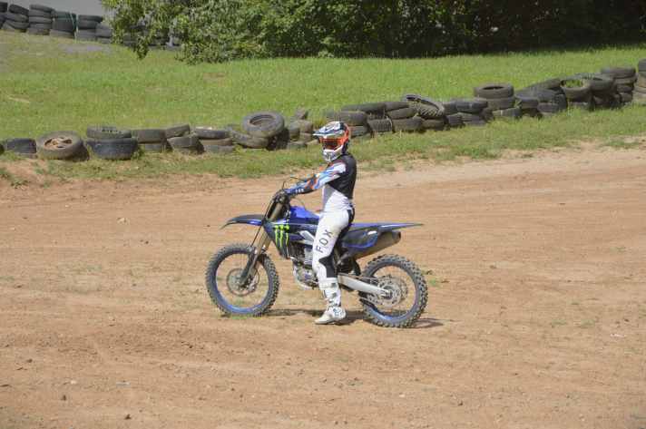 Neben der Motocross-Maschine besitzt Nina Hoffmann auch ein Trial-Motorrad mit E-Antrieb.