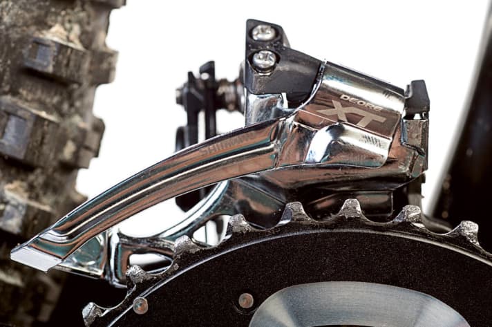 In dem abgebildeten Fall ist der Abstand vom Leitblech zu den Zähnen zu groß. Foto: Robert Niedring