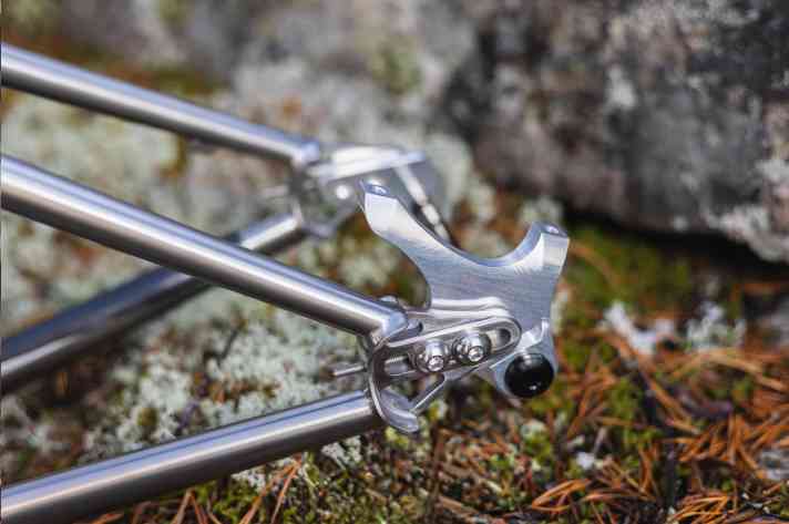 Auch die Bremsaufnahme des Päsillä Juntu Titan-Hardtails sitzt am verschiebbaren Ausfallende.