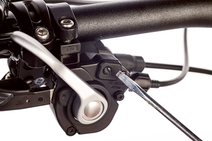 The shifter screw for double or triple shifters is located on the underside of the shifters. Photo: Robert Niedring