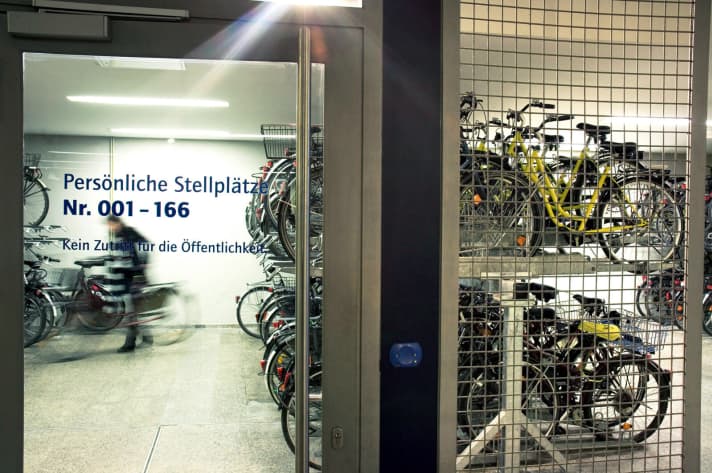 Permanent solution: The Münster cycle station has 3,300 parking spaces. Long-term parkers pay 70 euros per year.