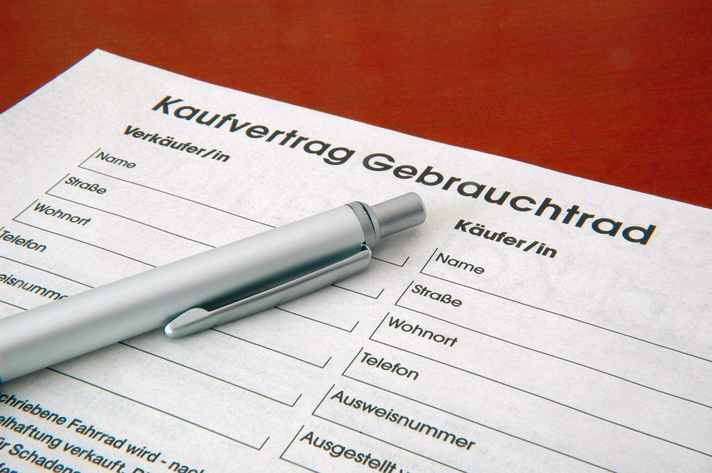 Beim Gebrauchtkauf sollte man viele Eventualitäten absichern, zum Beispiel mit einem Kaufvertrag