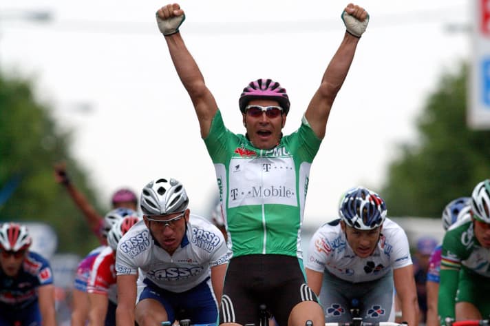 Erik Zabel bei seinem letzten von acht Etappensiegen 2002 bei der Tour de France.