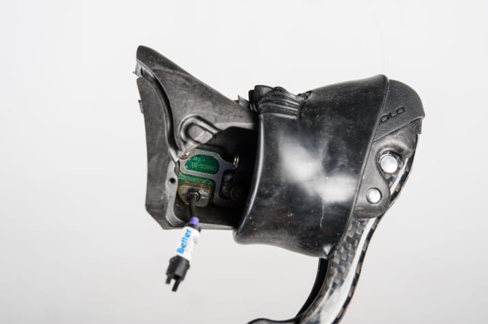   Im EPS-Ergopower befindet sich ein bisschen Elektronik – und ein großer Hohlraum.