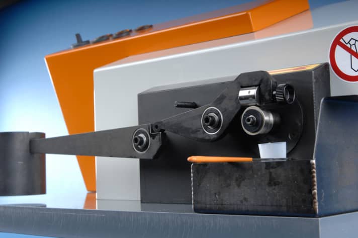 Test I : L'appareil de test "Triboproof T100" détermine le pouvoir lubrifiant selon une procédure normalisée conformément à la norme DIN 51347.