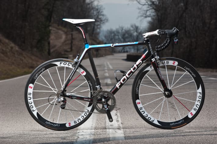   PLUS: hohe Sicherheitsreserven; agil MINUS: wenig Komfort; Bremsverhalten 