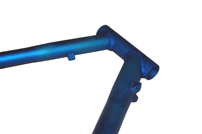   Das Ergebnis einer Eloxierung hängt von der Legierung und Oberfläche des Rahmens ab