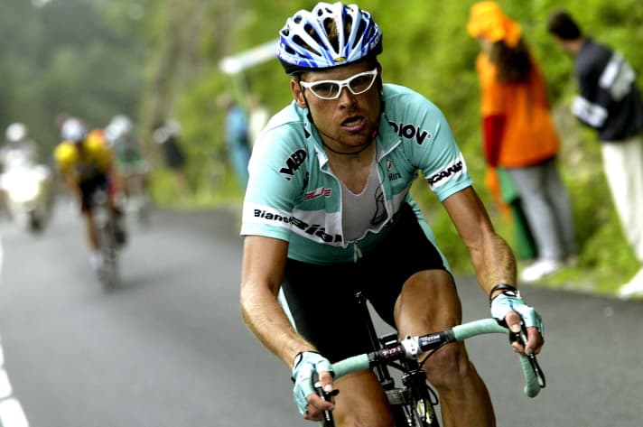 Erbittertes Duell: Bei der Tour de France 2003 kann Ullrich (vorne) Armstrong (hinten) am Col du Tourmalet zwischenzeitlich distanzieren