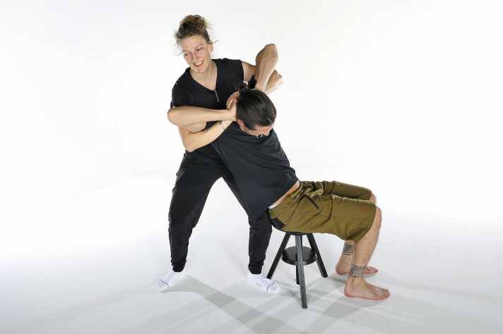 Unser Model muss für die Fitness-Geschichte erst noch vorbereitet werden.