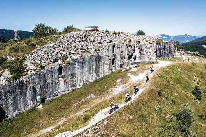Geisterhaft: die alten Kriegsfort tauchen auf episch-langer Tour im Trentino immer wieder auf.
