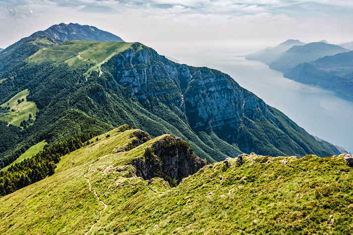 Die stillen Ostflanken des Monte Baldo kennen auch viele eingefleischte Lago-Biker nicht.